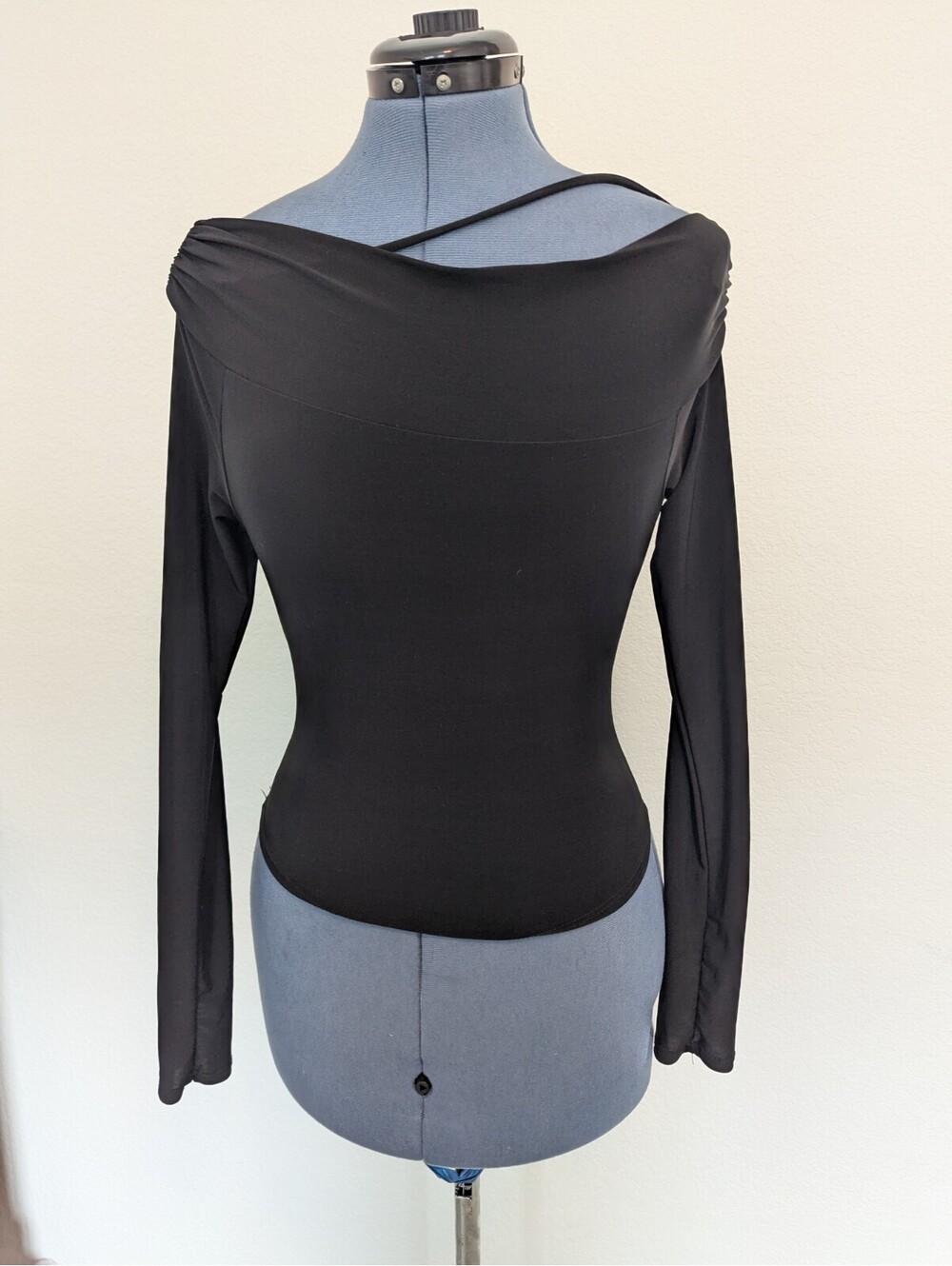 Windsor Women’s Solid Black Neck Long Sleeve Top Size S